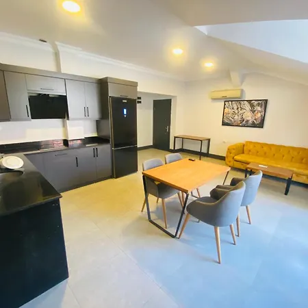Hotel apartamentowy Golden Life *